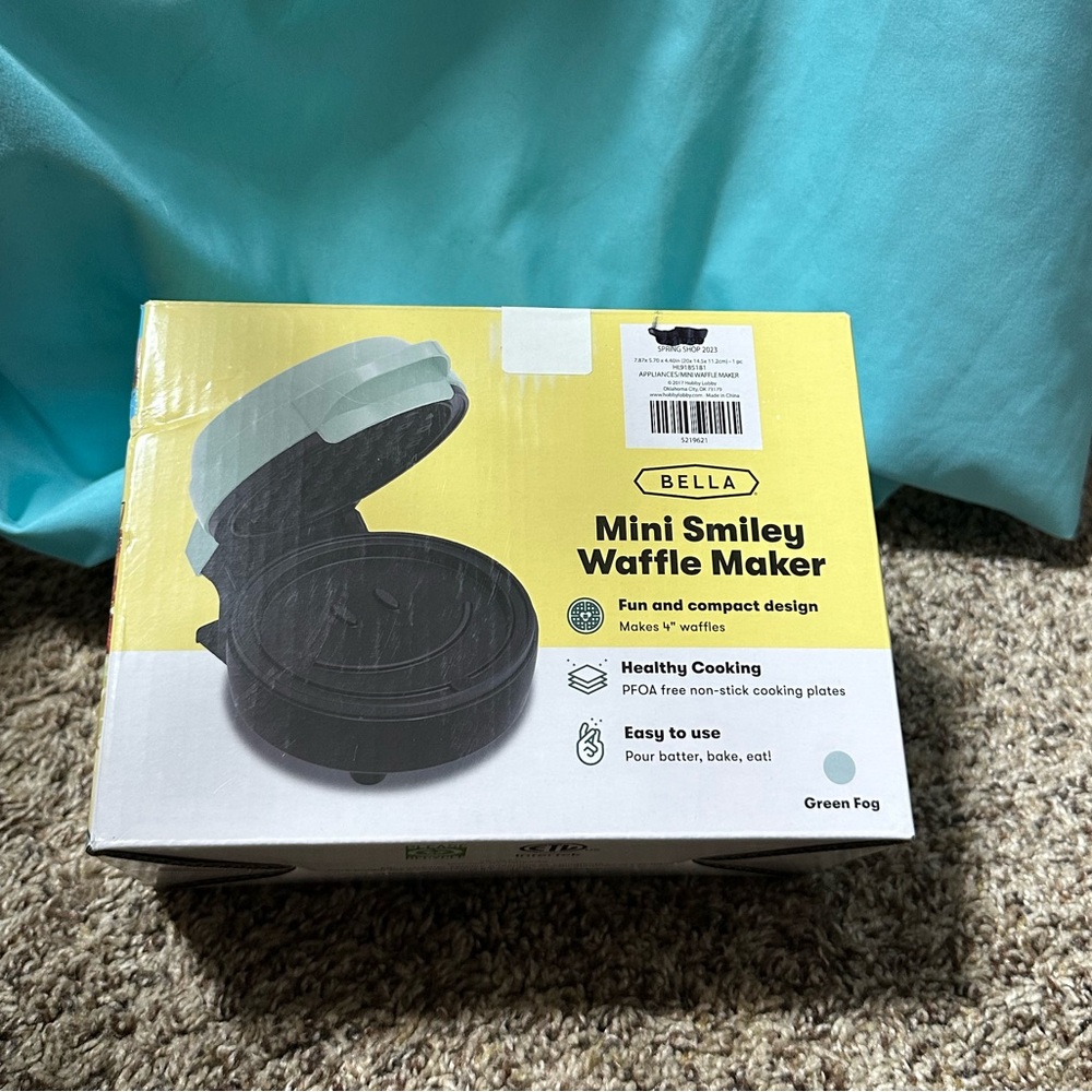 Bella Mini Smiley Waffle Maker